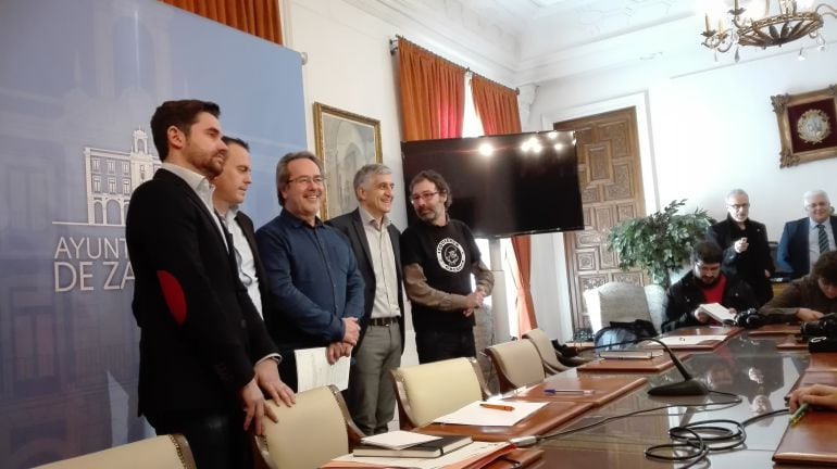 De izquierda a derecha, Antidio Fagúndez (PSOE), Francisco Requejo (Ciudadanos), el Alcalde de Zamora, Francisco Guarido, el Concejal &quot;No adscrito&quot; Jose Luis Gómez y Miguel Ángel Viñas (Izquierda Unida) 