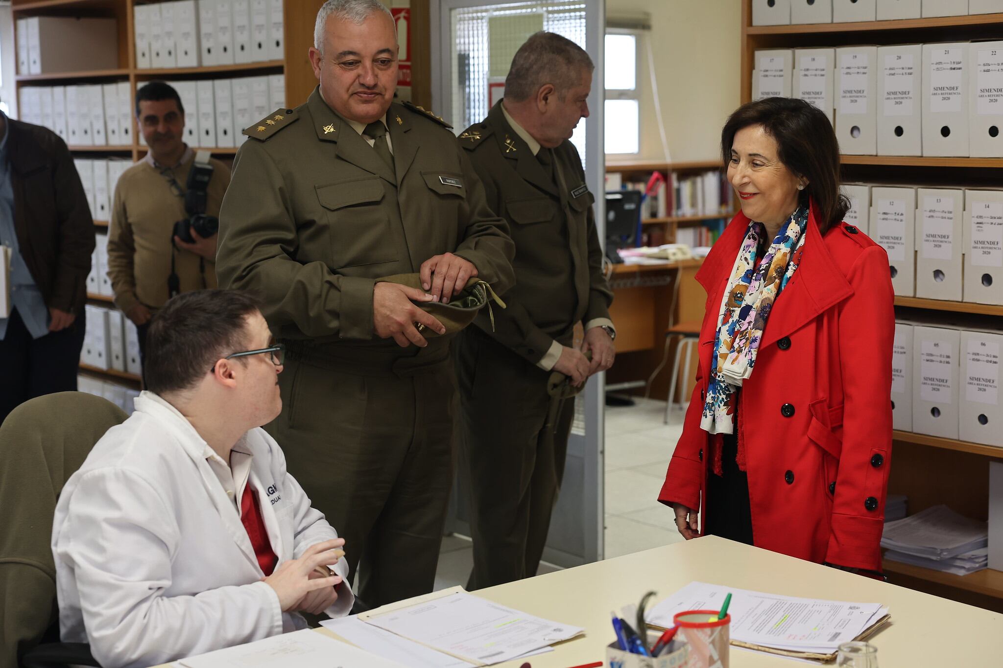 Visita Margarita Robles al Archivo General Militar de Guadalajara