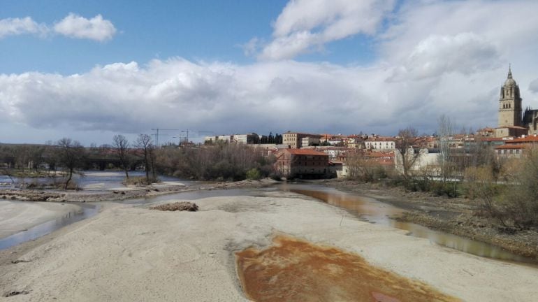 Imagen actual del río Tormes a su paso por Salamanca