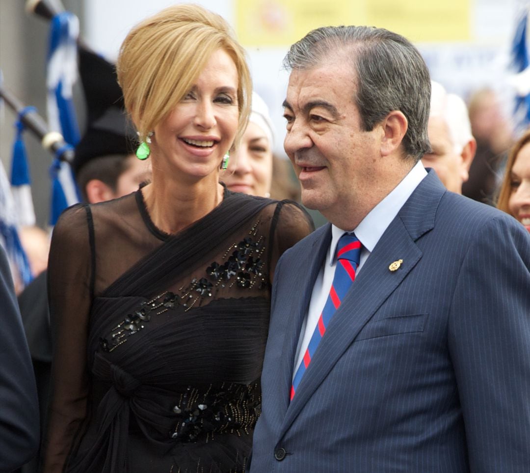 Álvarez-Cascos junto a su ex mujer, María Porto, en la entrega de los Premios Princesa de Asturias en 2012.