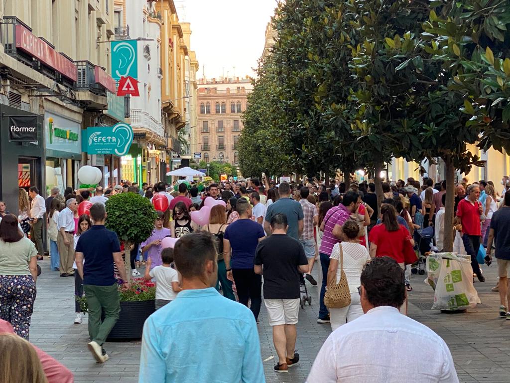 La calle Cruz Conde, durante la celebración de la Shopping Night. Foto: Ángel Muñoz.