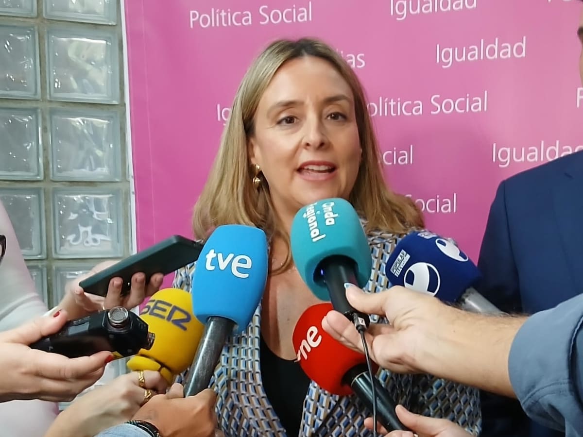 Conchita Ruiz advierte de la sobrecarga de los servicios sociales municipales por el proceso de regularización