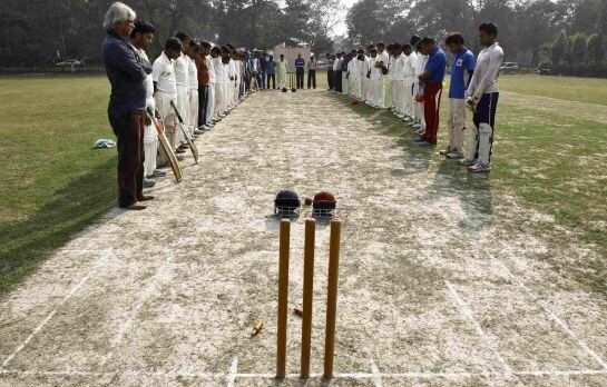 Dos equipos de críquet rinden homenaje al fallecido Phillip Hughes.