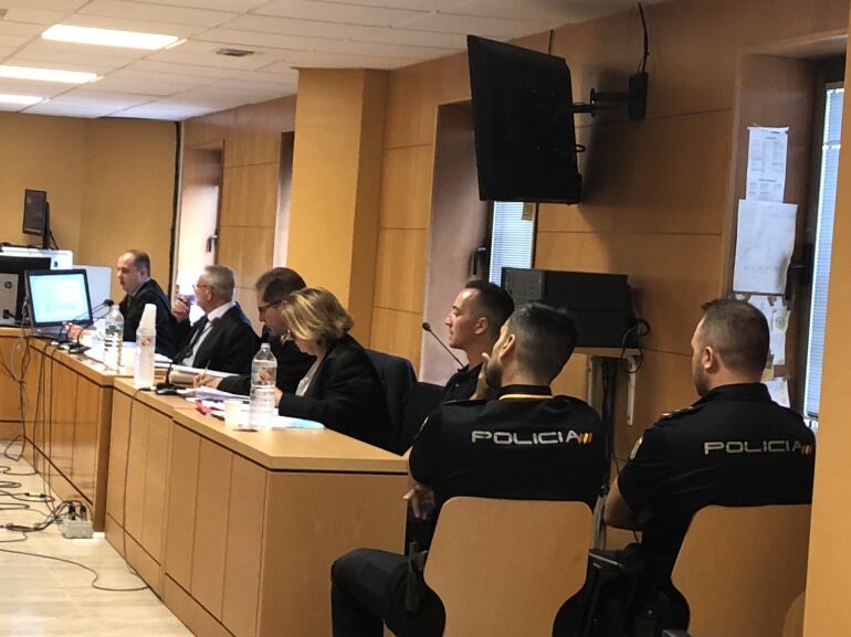 Un momento durante la declaración del agente de la Policía Nacional que pudo hablar, por última vez, con Lorena