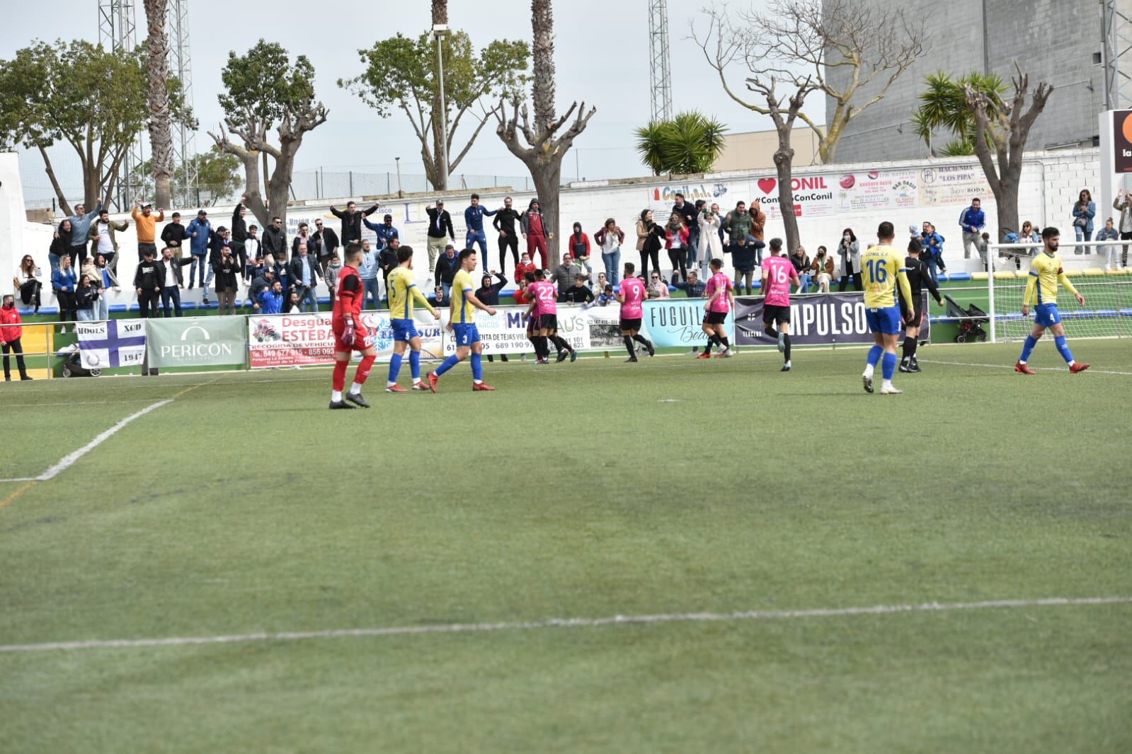 Imagen partido disputado entre el Conil y el Xerez CD