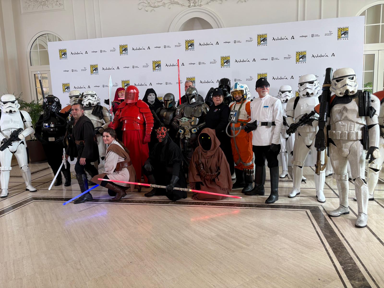 Foto de familia tras la presentación del congreso Comic-Con San Diego Málaga