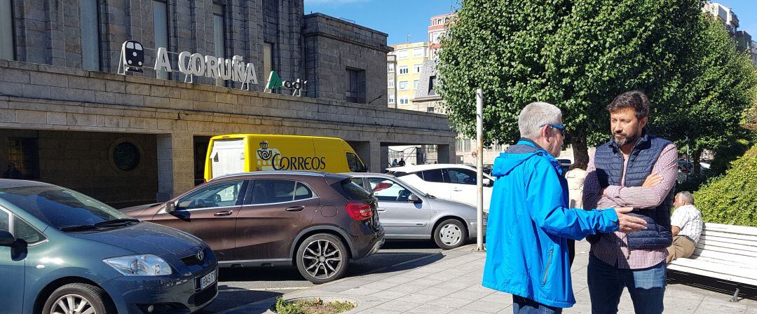 Antón Gómez Reino en la estación del tren