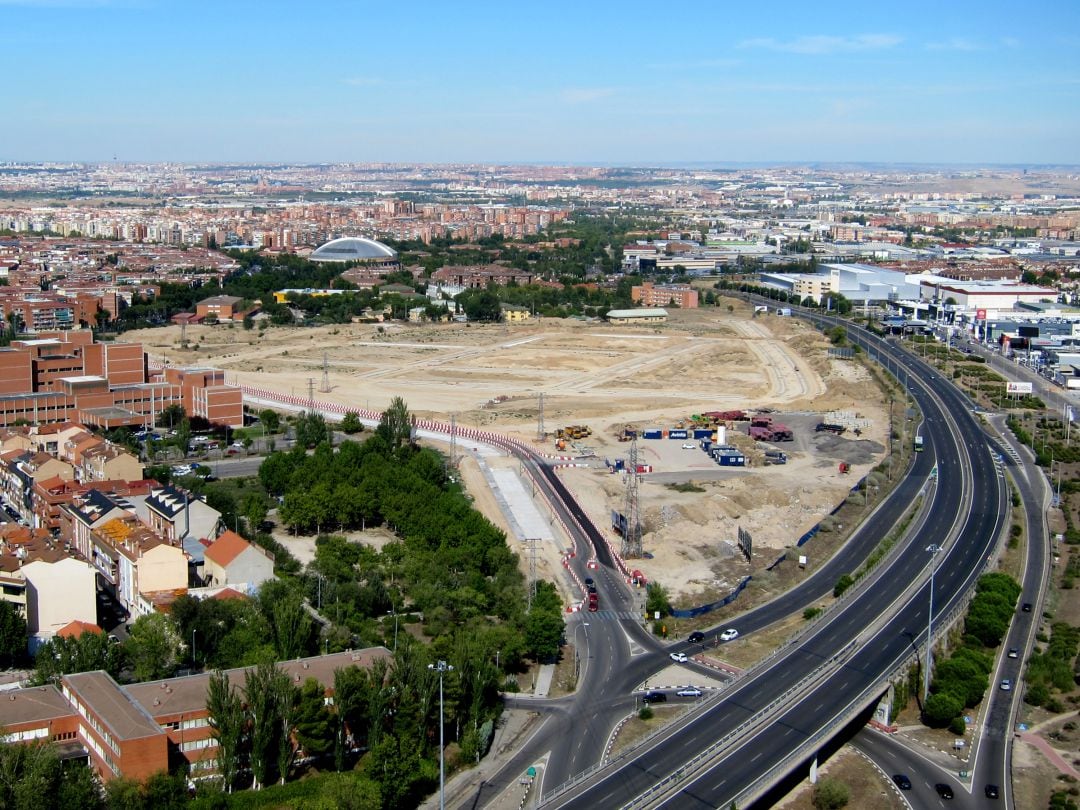 En tres parcelas de Leganés, como esta junto al hospital, se construirán en total casi 700 viviendas, 350 en venta y 318 en alquiler.