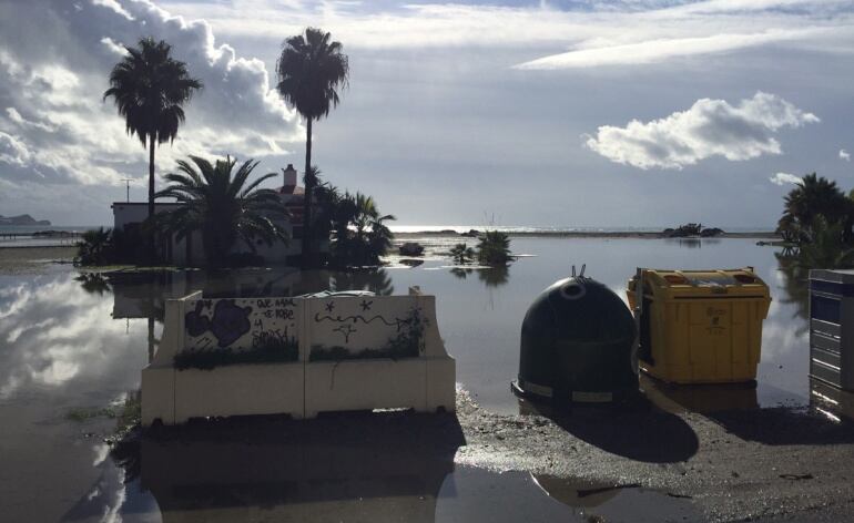 Inundación de la Playa de Poniente de Motril (Granada) tras el temporal de levante del 1 de noviembre de 2015