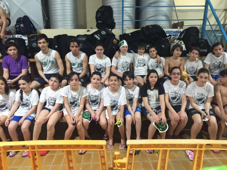 Equipo participante del Club Natación Pbellón Ourense, en el Trofeo de Lugo