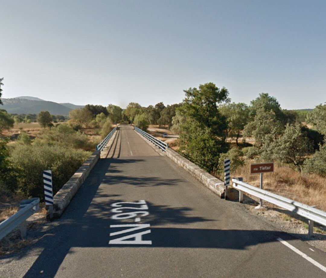 Puente sobre el río Tiétar en la AV-922, en el límite con la provincia de Toledo