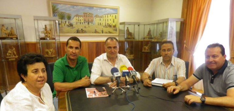 De Izquierda a derecha: Conchi Zarco, Juan Francisco Ramírez, José Manuel López Carrizo, Julián Garrido y José Víctor Hontana. 