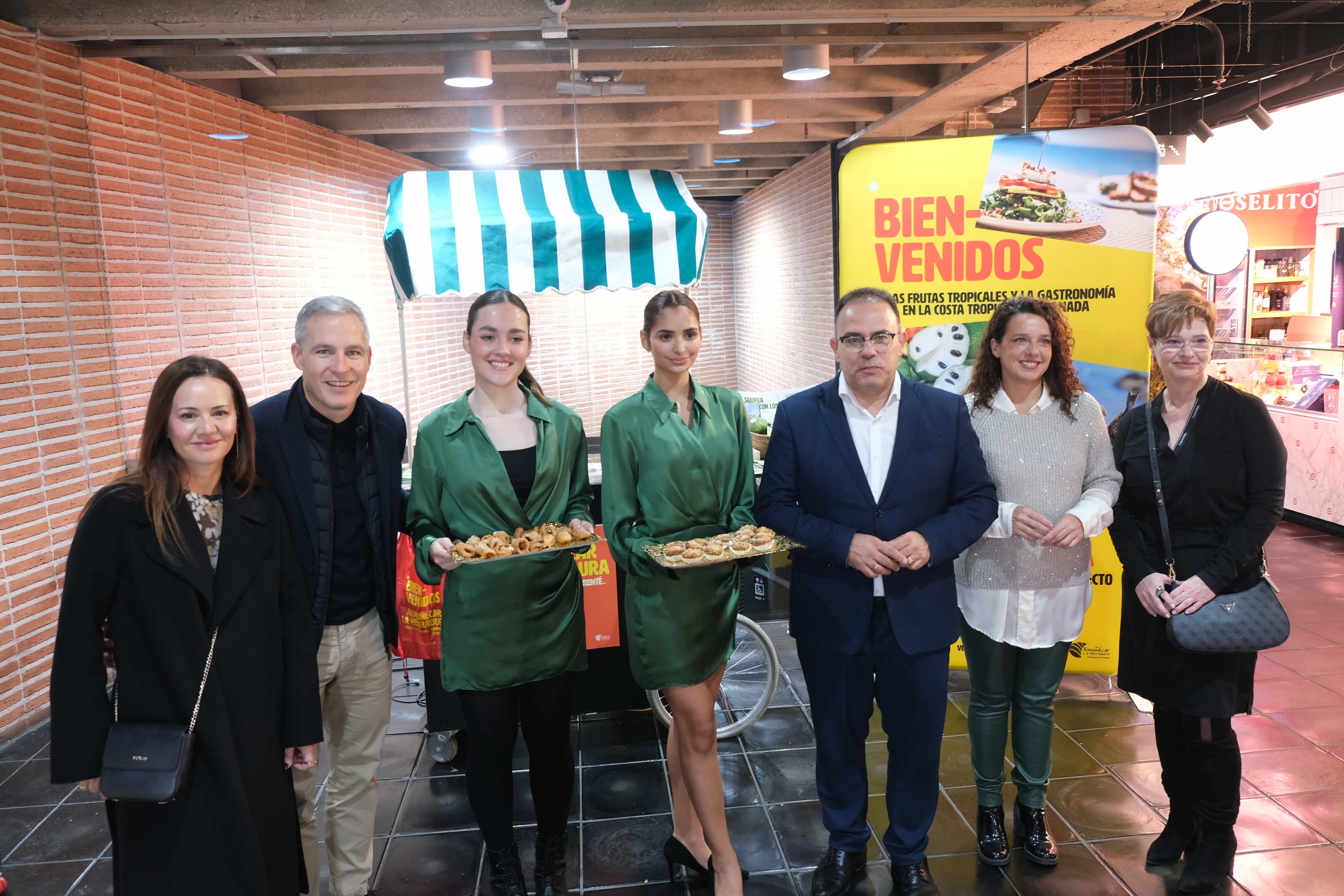 Acción promocional de Almuñécar y La Herradura en el mercado de San  Antón de Madrid