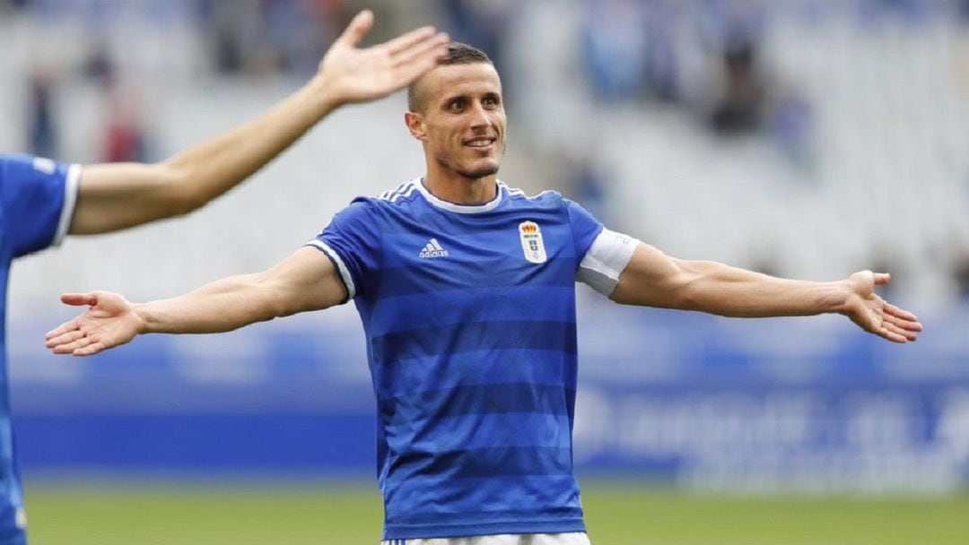 Christian Fernández tras un partido en el Carlos Tartiere.