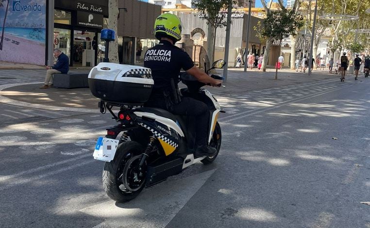 Imagen de archivo de un agente de la Policía Local de Benidorm