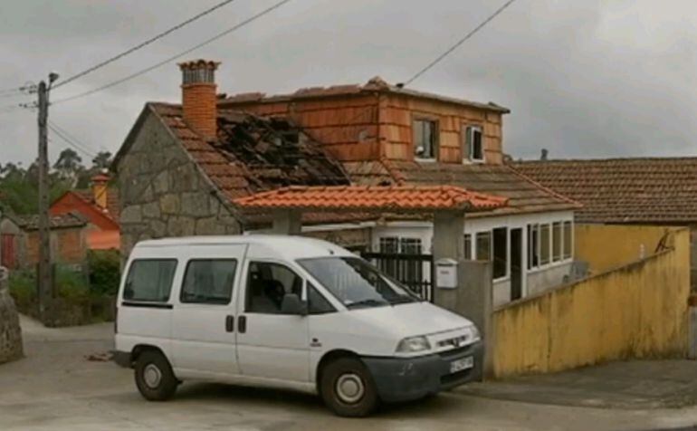 Estado en el que quedó la vivienda de Fornelos de Montes tras el incendio