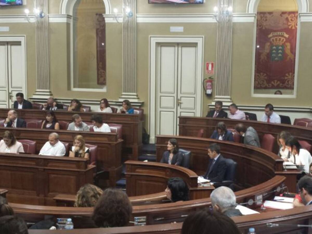 Canarias anuncia una reforma fiscal "rigurosa" para 2018