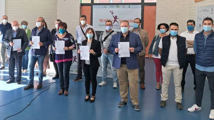 La escuela concertada insite en el "cese inmediato" de Luis Cacho