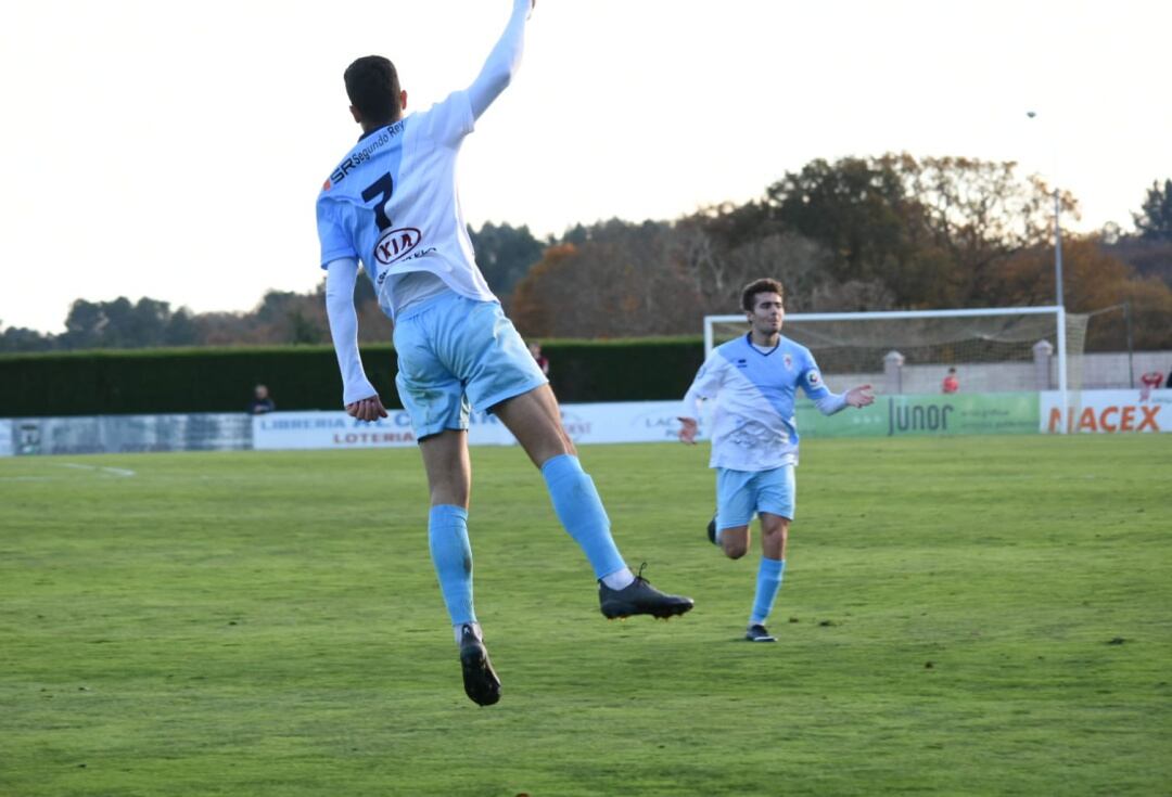 Aythami celebra el gol del empate marcado en Villalba