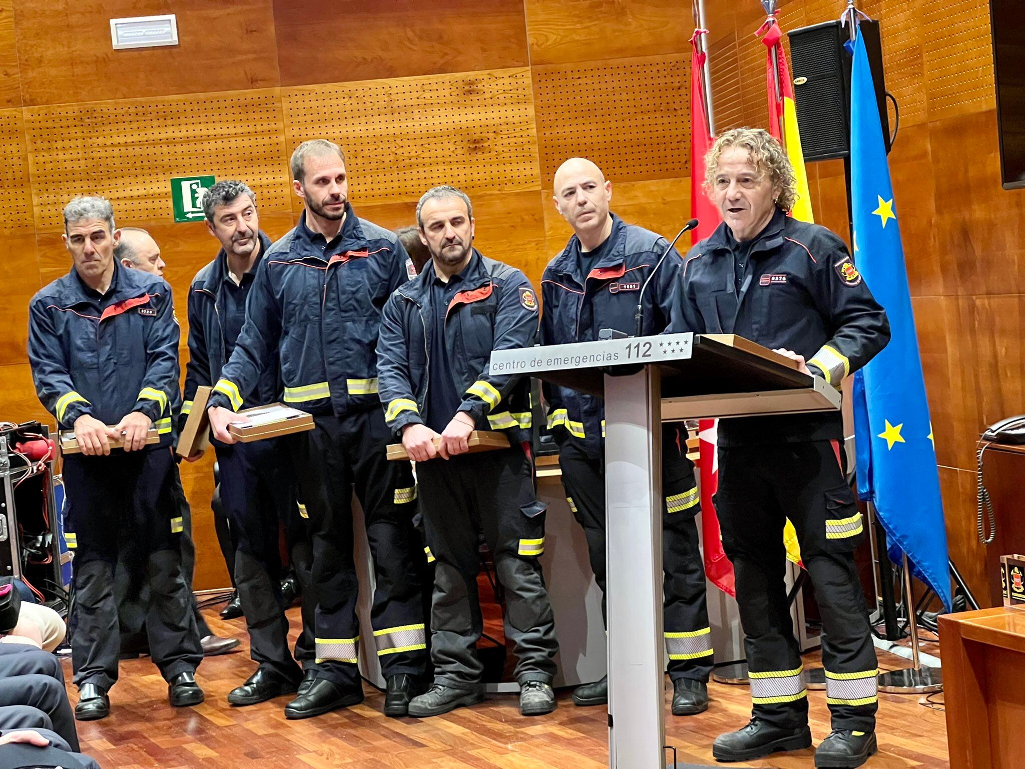 Estos seis bomberos del parque de Parla recogieron la primera de las tres Felicitaciones Públicas otorgadas por la Comunidad de Madrid.