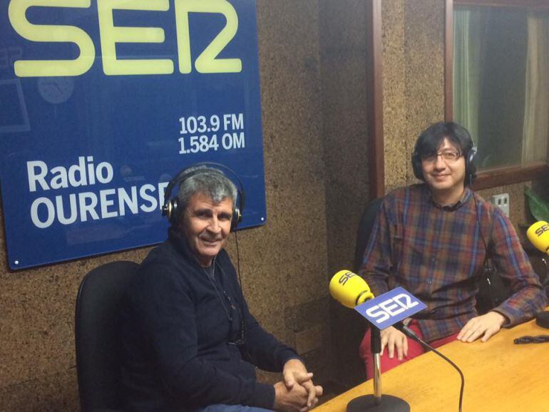 Moncho Conde Corbal e Israel Elíaz en los estudios de Radio Ourense