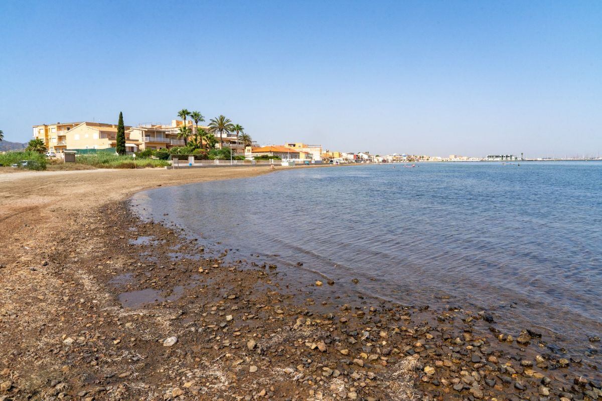 La Lengua de la Vaca y Los Alemanes se unirán a la Calera de Isla Plana como playas caninas