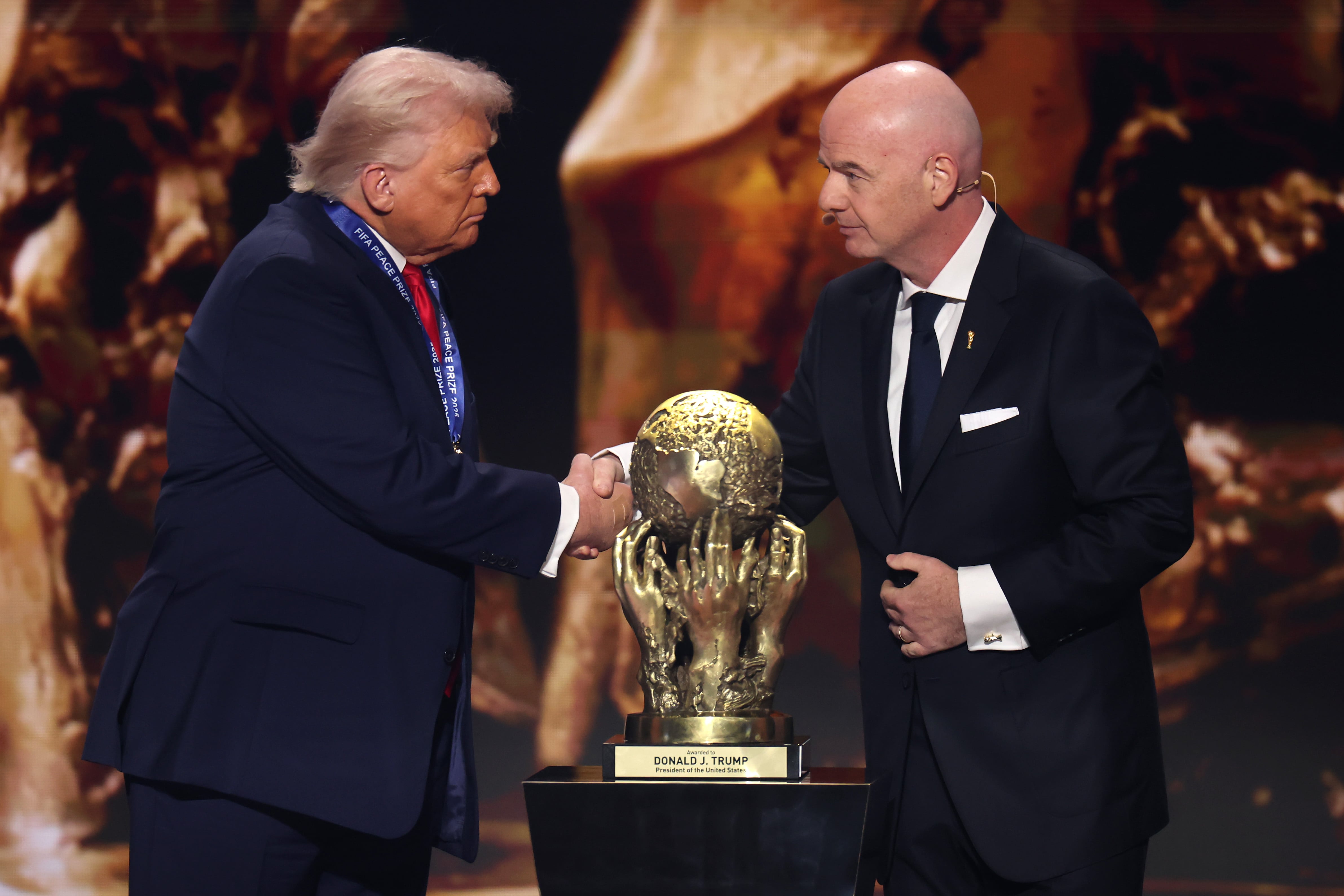 El presidente de los EEUU, Donald Trump, junto al presidente de la FIFA, Gianni Infantino.