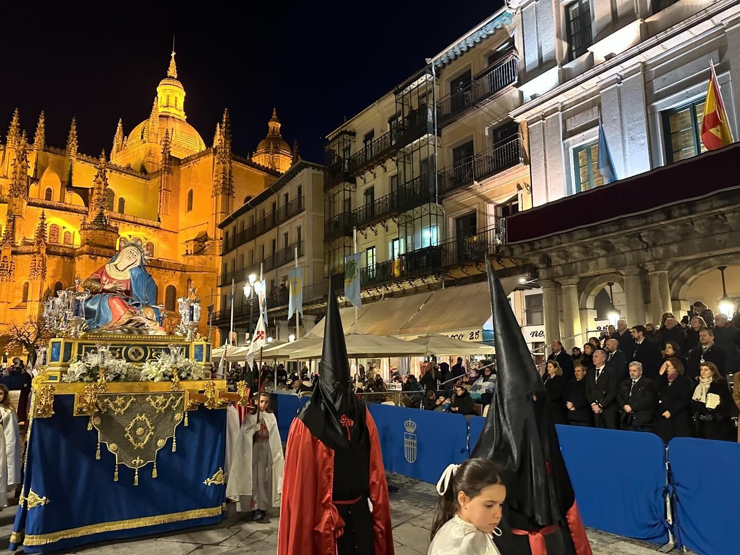 El tiempo da una tregua a la Procesión de los Pasos