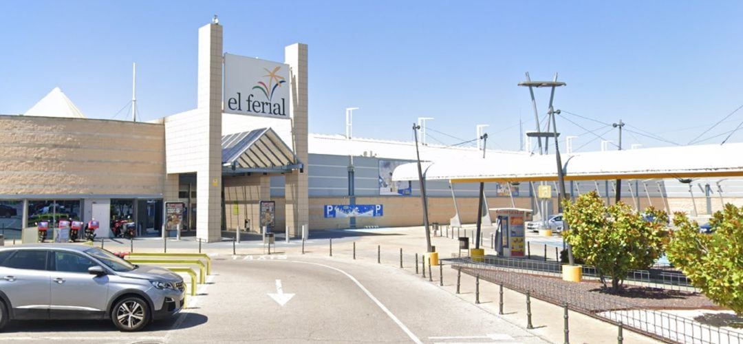 El centro comercial El Ferial es uno de los afectados por las restricciones a la movilidad