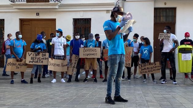 Concentración de este sábado en la plaza de Patraix de València en favor de la regularización de las personas en situación irregular, como los miembros de la Asociación de Supervivientes del Aquarius 2018