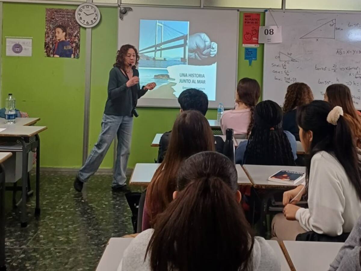 L'escola salvada per famílies i professors: "Es quedaven sense escolaritzar 300 alumnes"