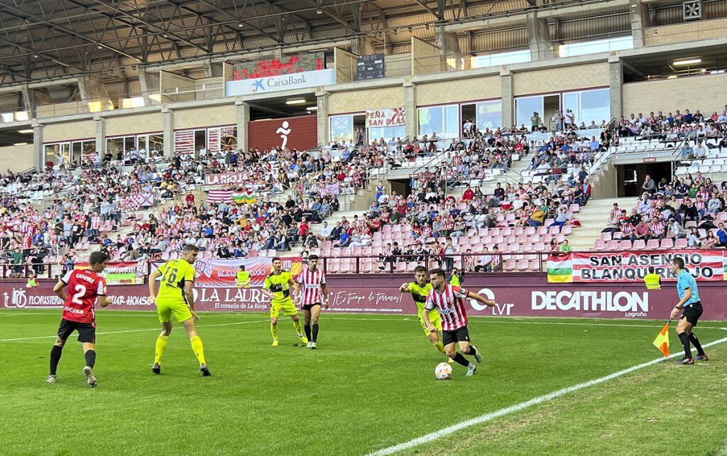 Carlos Doncel, durante una acción del partido de la primera vuelta ante el Sabadell / UD Logroñés