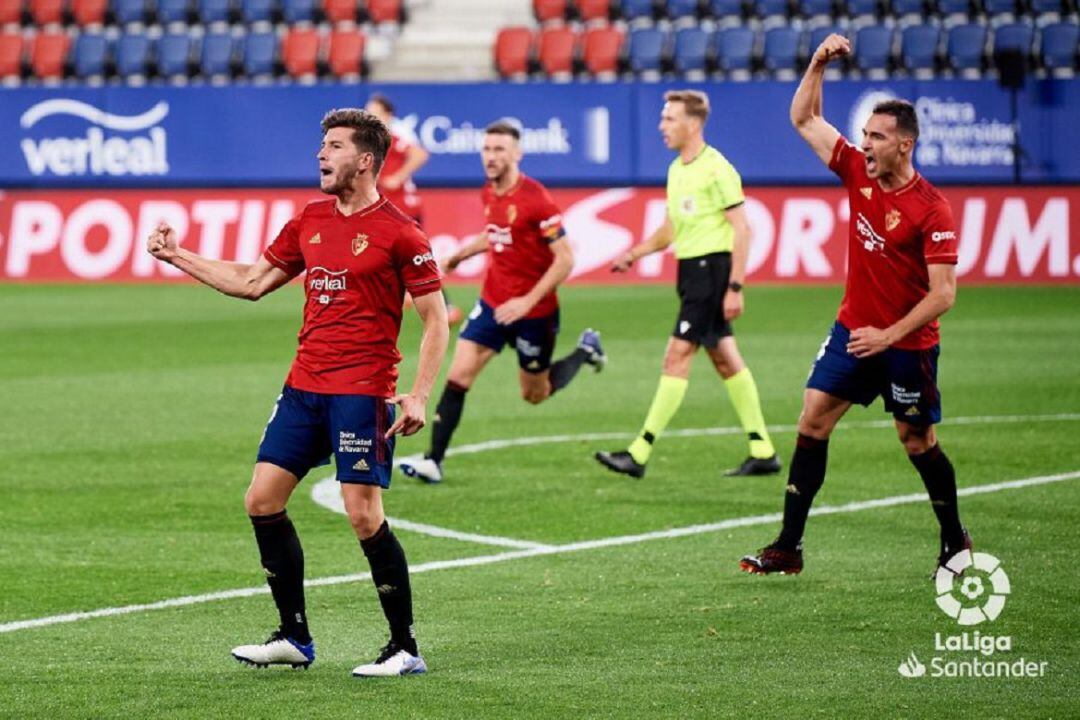 David García celebra el gol del empate ante el Huesca en el Sadar 