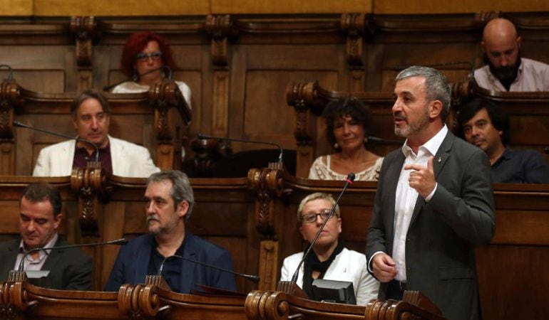 GRA117 BARCELONA, 07/09/2015.- El concejal del PSC, Jaume Collboni, interviene durante el pleno extraordinario del Ayuntameinto de Barcelona, solicitado por los grupos de CiU, ERC, y CUP, para debatir y votar si la capital catalana se adhiere a la Asociación de Municipios por la Independencia. EFE/Toni Albir