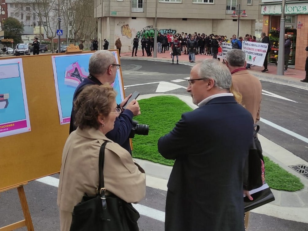 La inauguración de la glortieta del Bicentenario se ha visto interrumpida por los huelguistas