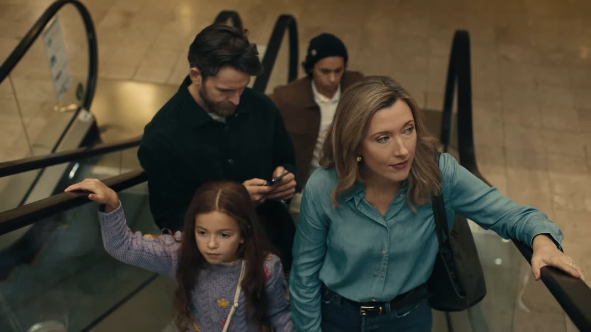 Un anuncio de la televisión irlandesa alerta del peligro de exponer a los menores de edad en redes sociales.