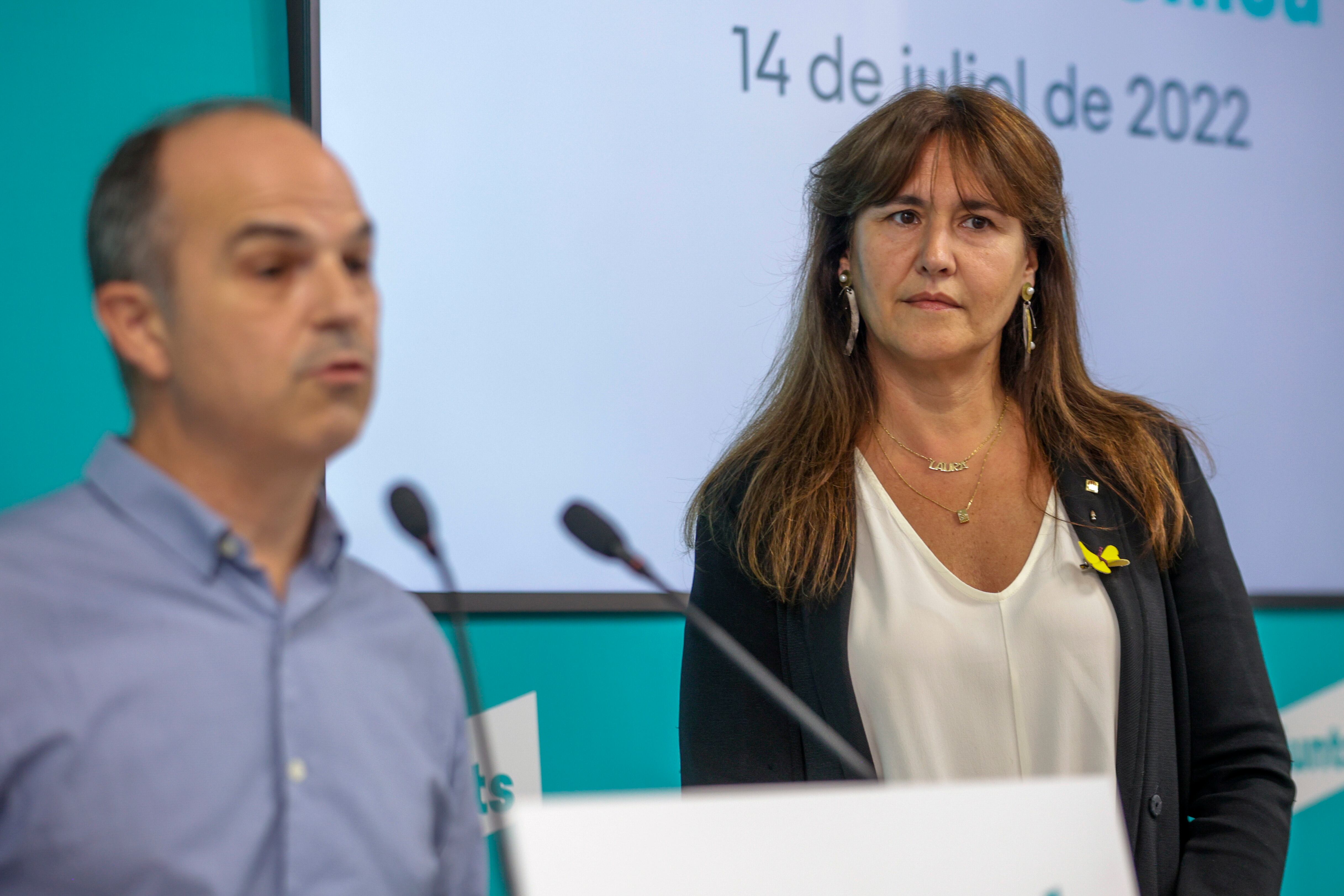 La presidenta del Parlament, Laura Borràs junto al secretario del partido, Jordi Turull