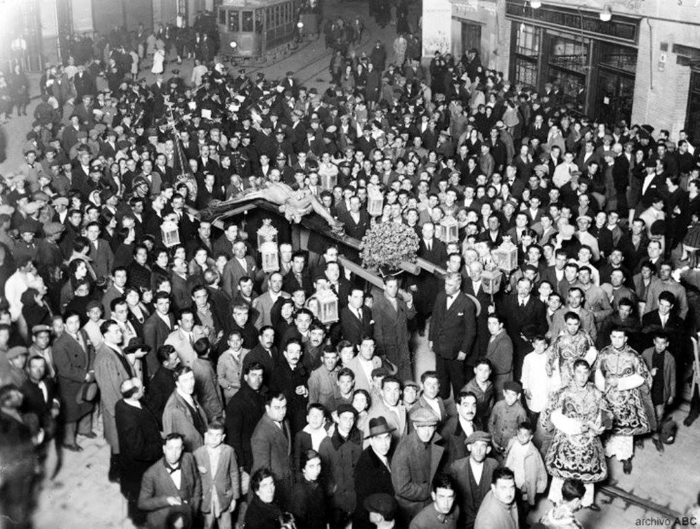 Imagen del archivo de la Hermandad del Cachorro con uno de los Vía Crucis protagonizados por el Cristo de la Expiración