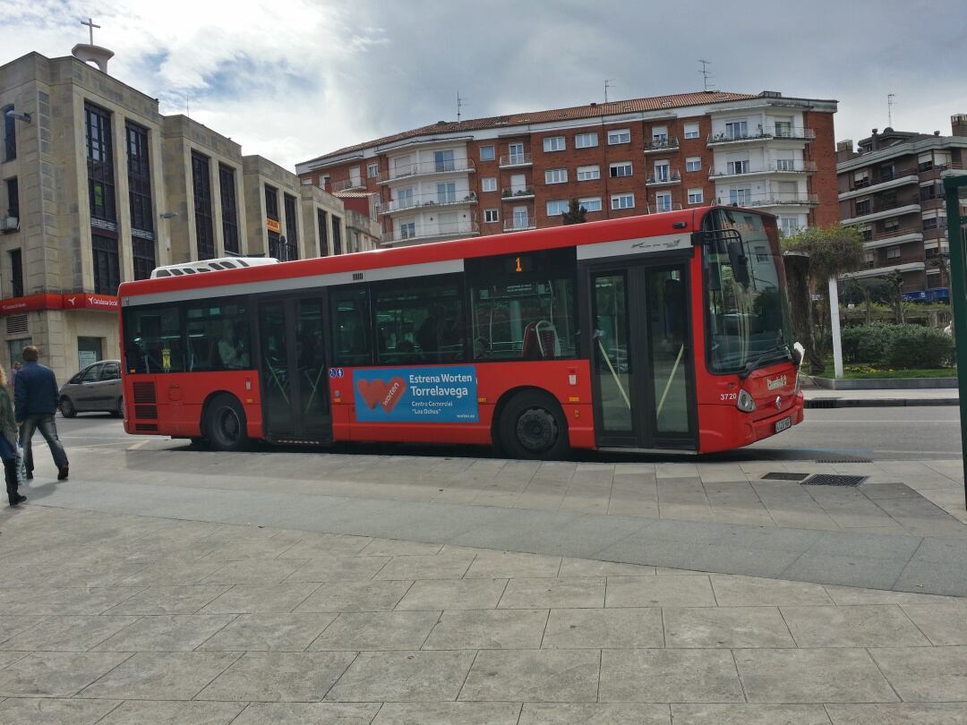 Imagen del Torrebus en la línea 1