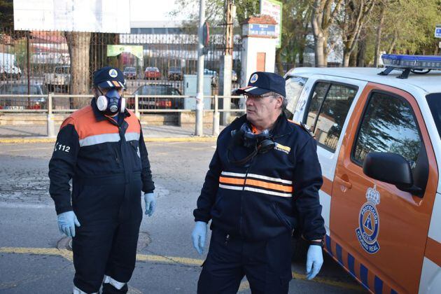 Jose Luis Espadero, participando en las tareas de desinfección en la ciudad, estos días