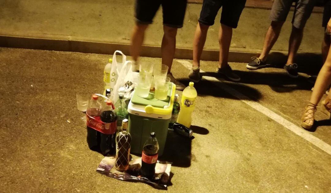 Imatge d'arxiu d'un "botellón"
