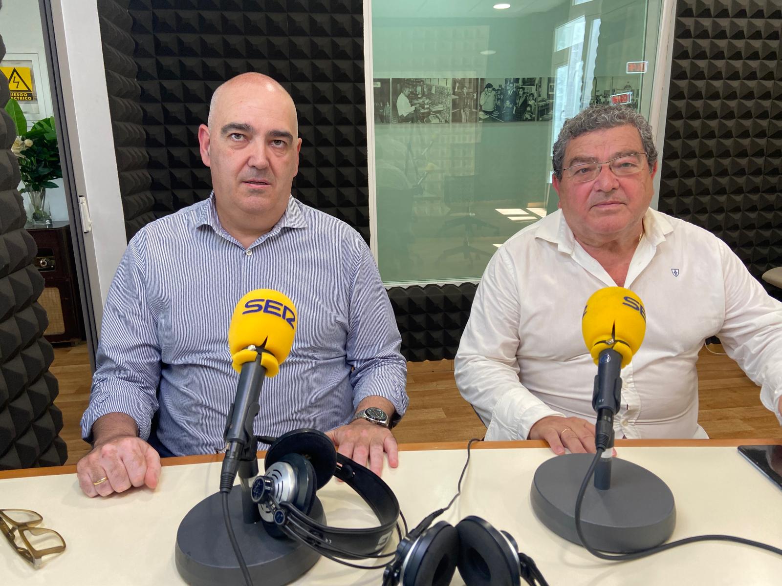 Jesús Salvador Jiménez (Hermano Mayor de la Hermandad del Nazareno de Arahal) y Rafael Martín (cronista de la Villa)