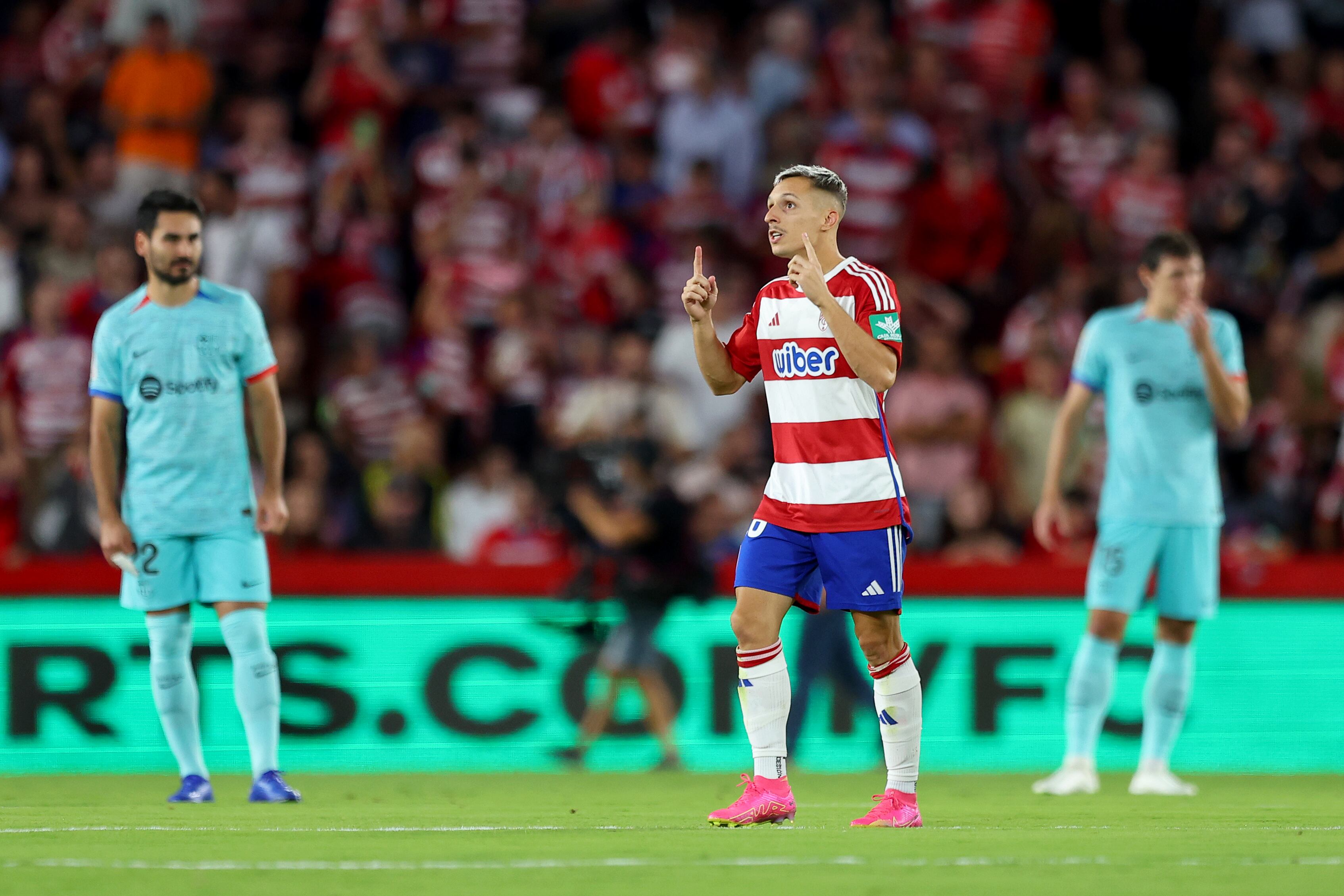 GRANADA, SPAIN - OCTOBER 08: Bryan Zaragoza of Granada CF celebrates after scoring their first side goal during the LaLiga EA Sports match between Granada CF and FC Barcelona at Estadio Nuevo Los Carmenes on October 08, 2023 in Granada, Spain. (Photo by Fran Santiago/Getty Images)