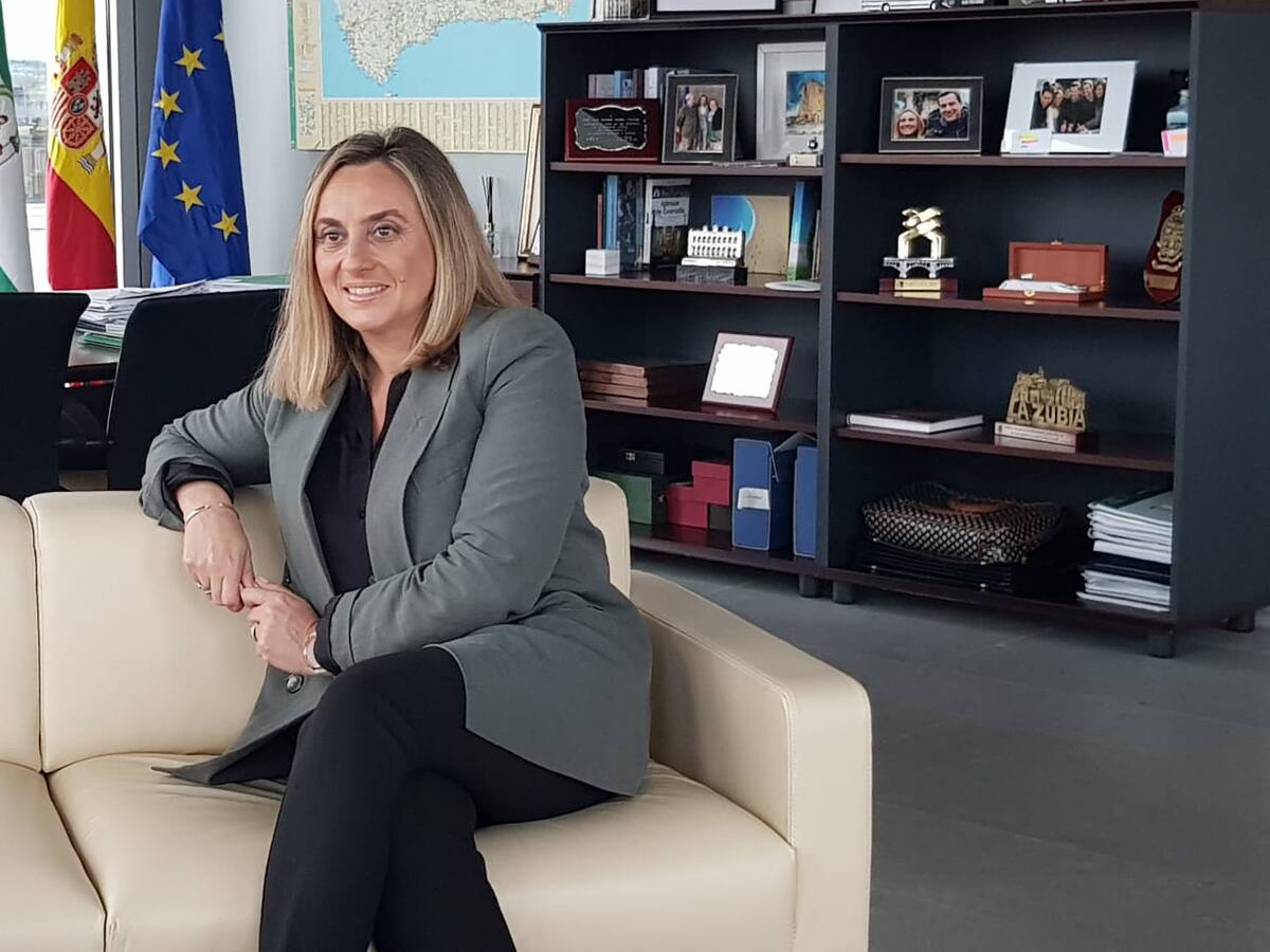 Marifrán Carazo anuncia que el tranvía de la Bahía se sumará al bono de transporte gratuito de Renfe hasta diciembre