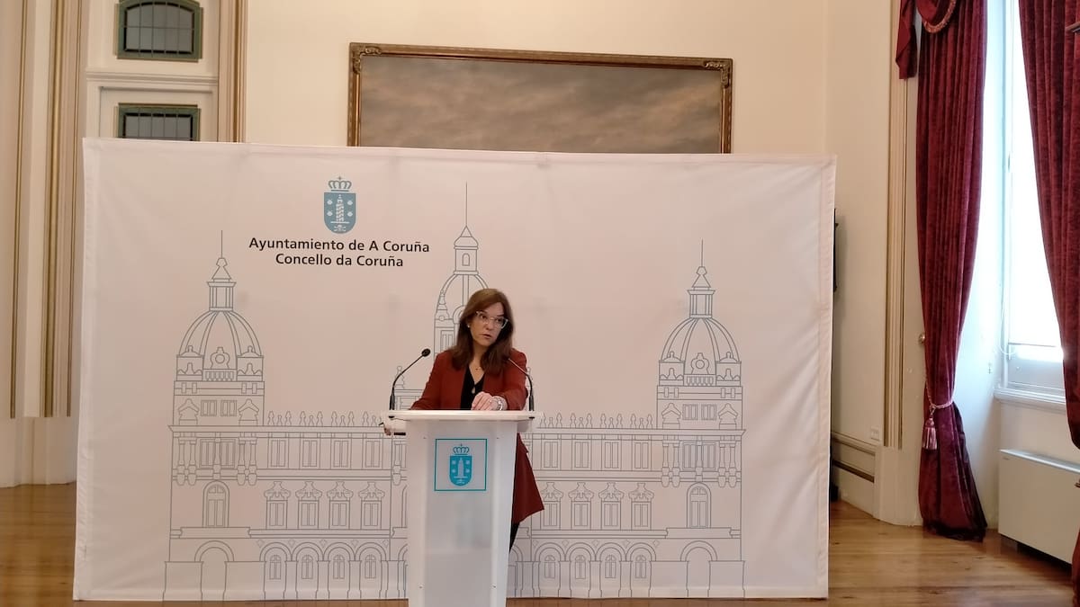 Inés Rey afirma, ante los reproches de la oposición, que el Concello sigue dando pasos sobre los muelles