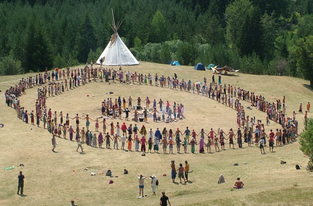 Una fotografía de uno de los asentamientos de la &#039;Familia Arcoíris&#039; en 2007 en Bosnia.