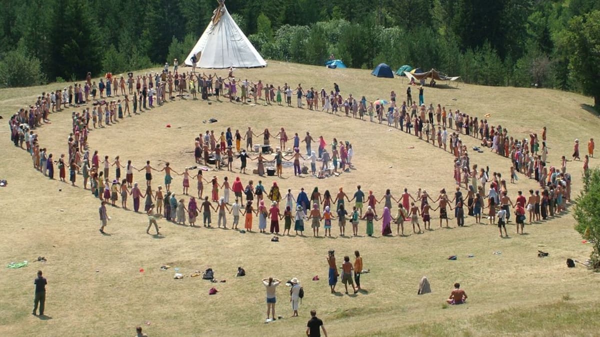 Un grupo de 'hippies' nudistas lleva acampado en La Rioja desde hace días practicando sexo al aire libre