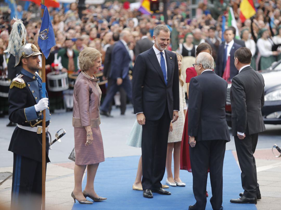 Los Reyes llegando al Teatro Campoamor en 2019.