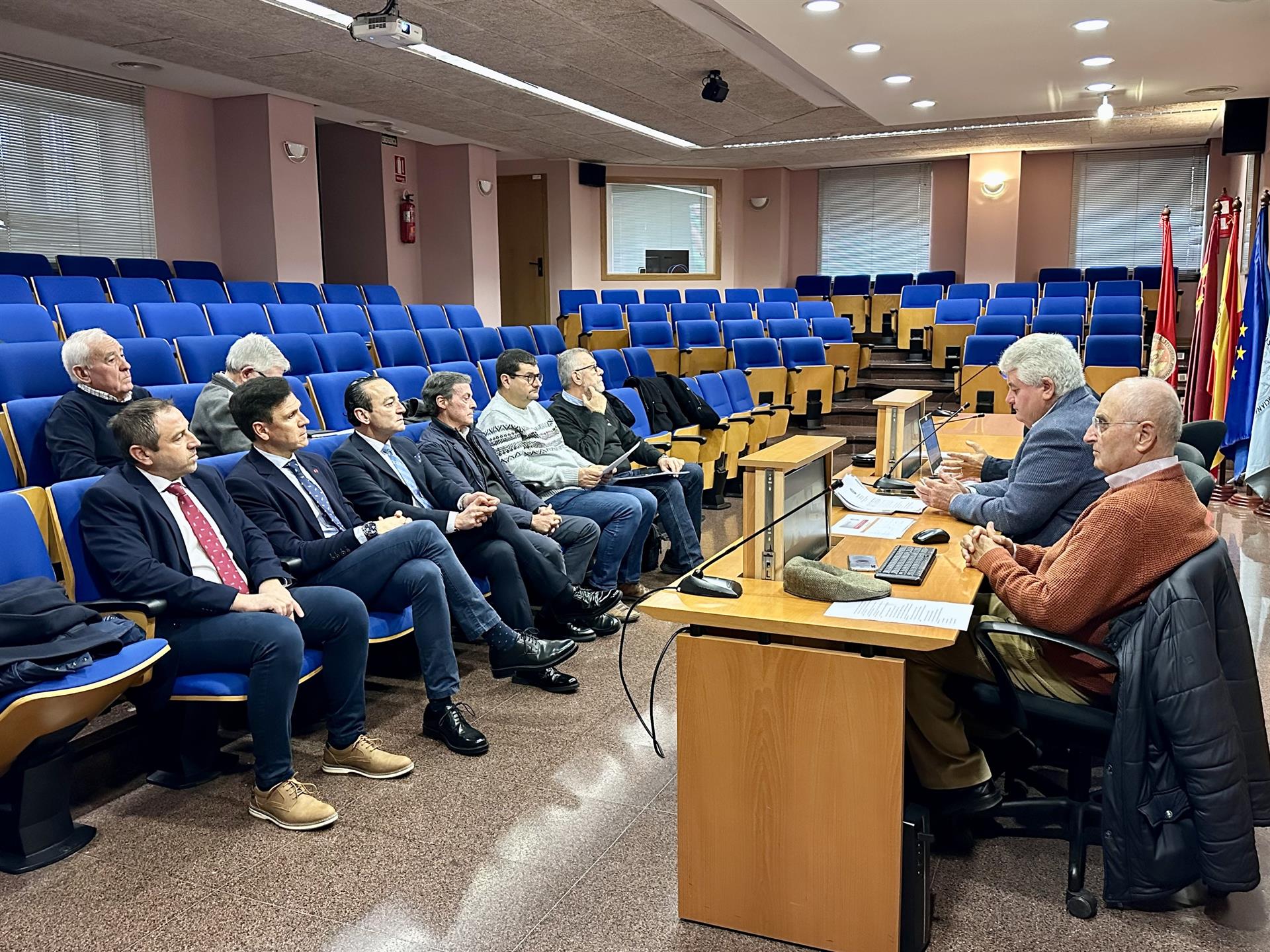 Encuentro organizado por Consumur para preparar acciones encaminadas a reivindicar la recuperación de la línea ferroviaria Cartagena-Chinchilla