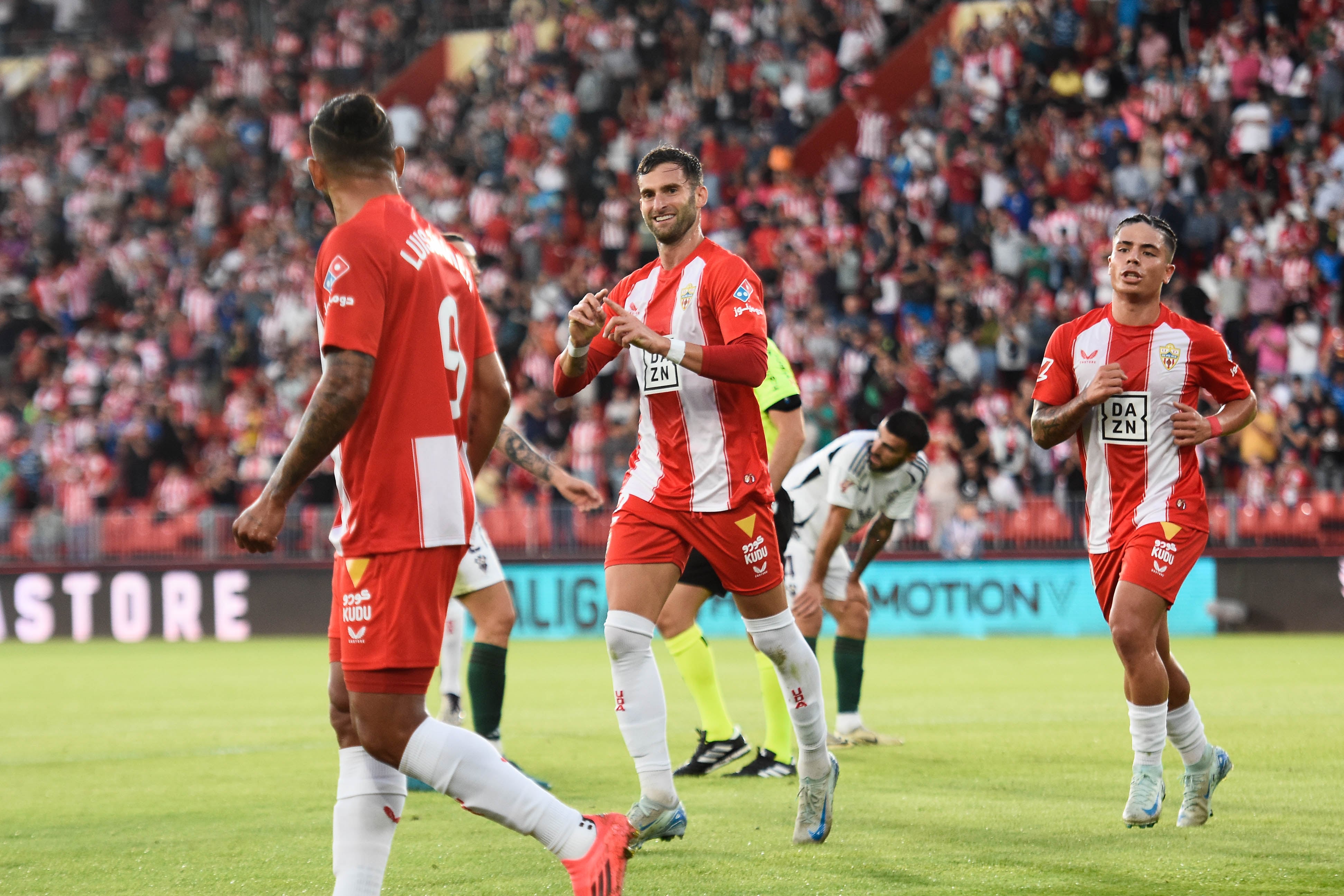 Leo Baptistao viene de hacer doblete en casa y Luis Suárez sigue con la racha positiva acumulando 8 goles.